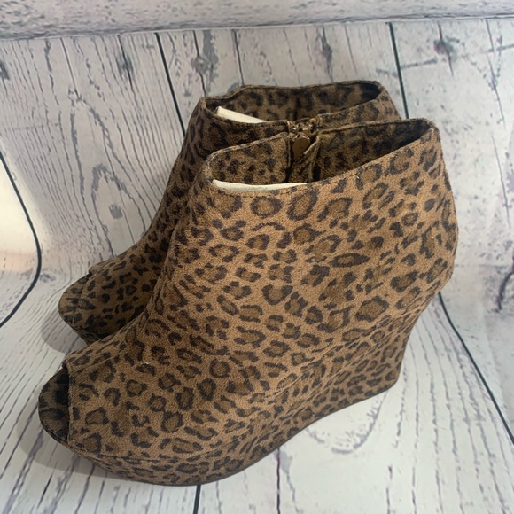 Go Jane Leopard Print Heeled Booties - Picture 2 of 8